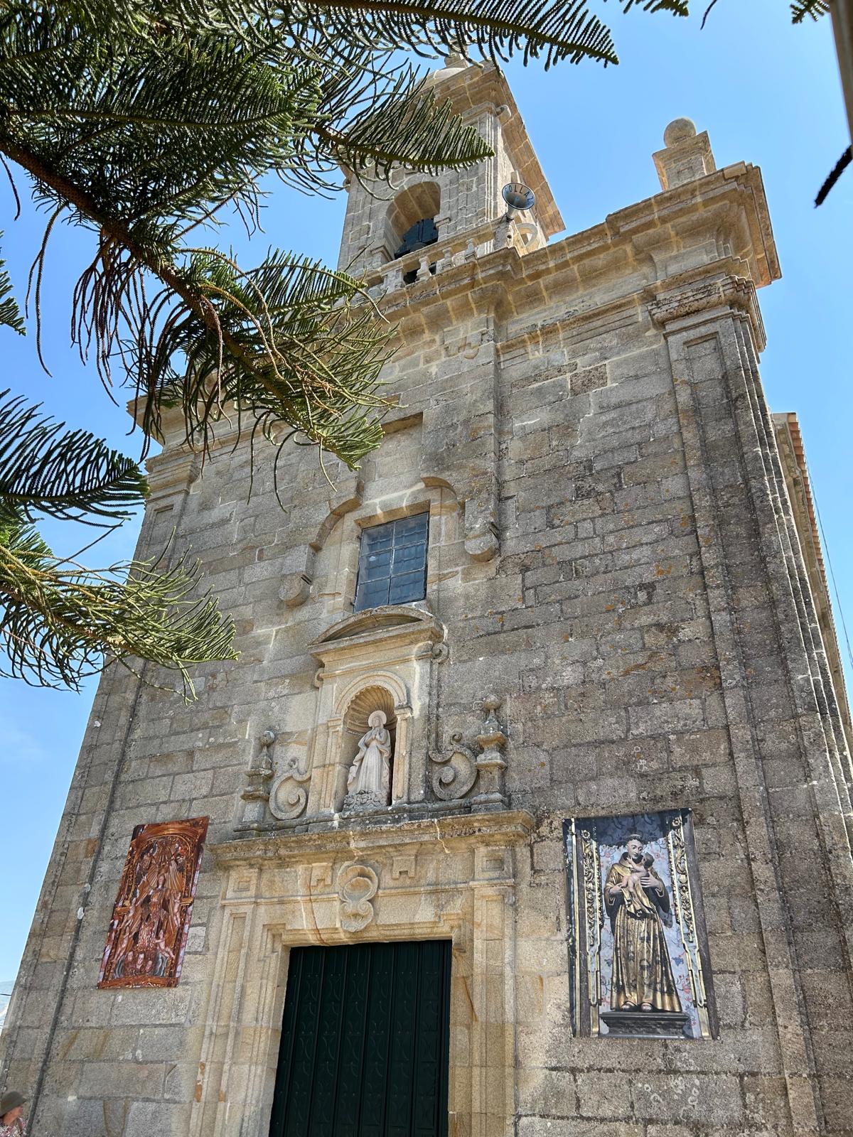 Tras el silencio, el sonido. La iglesia de Reboreda recupera su voz y su silueta con la inauguración de su campanario.