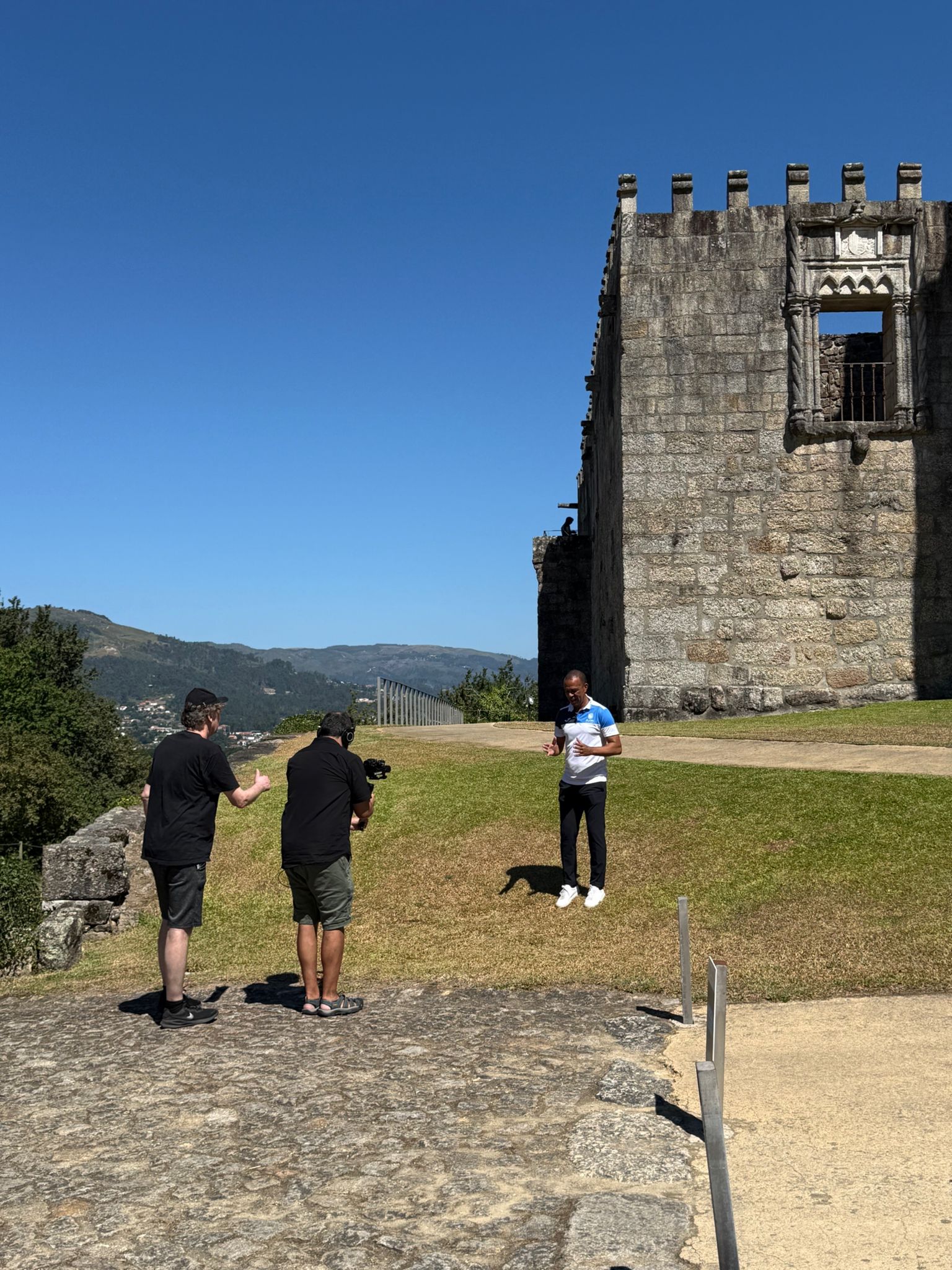 O ex-jogador Costinha, embaixador oficial do evento solidário “Game of Legends”, posa em Arcos de Valdevez.