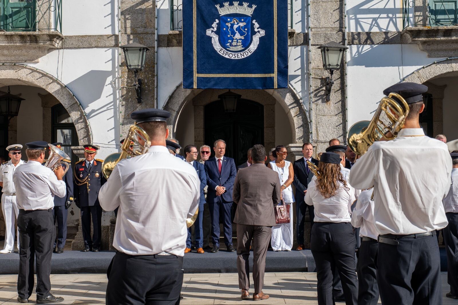 Música e emoção: A cantora Ana Sofia Vintena e a Banda de Música de Belinho animaram a cerimónia com atuações que engrandeceram a celebração.