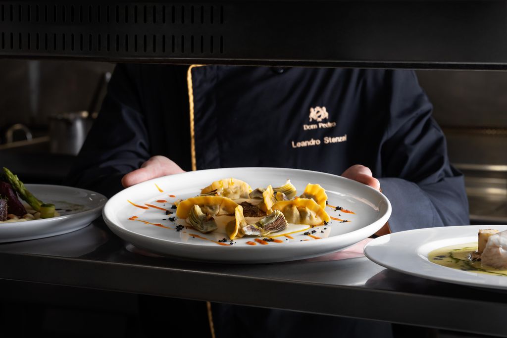 Una muestra de la alta gastronomía del hotel: un plato del restaurante Il Gattopardo, donde el chef Leandro Stenzel combina la tradición mediterránea con la innovación.