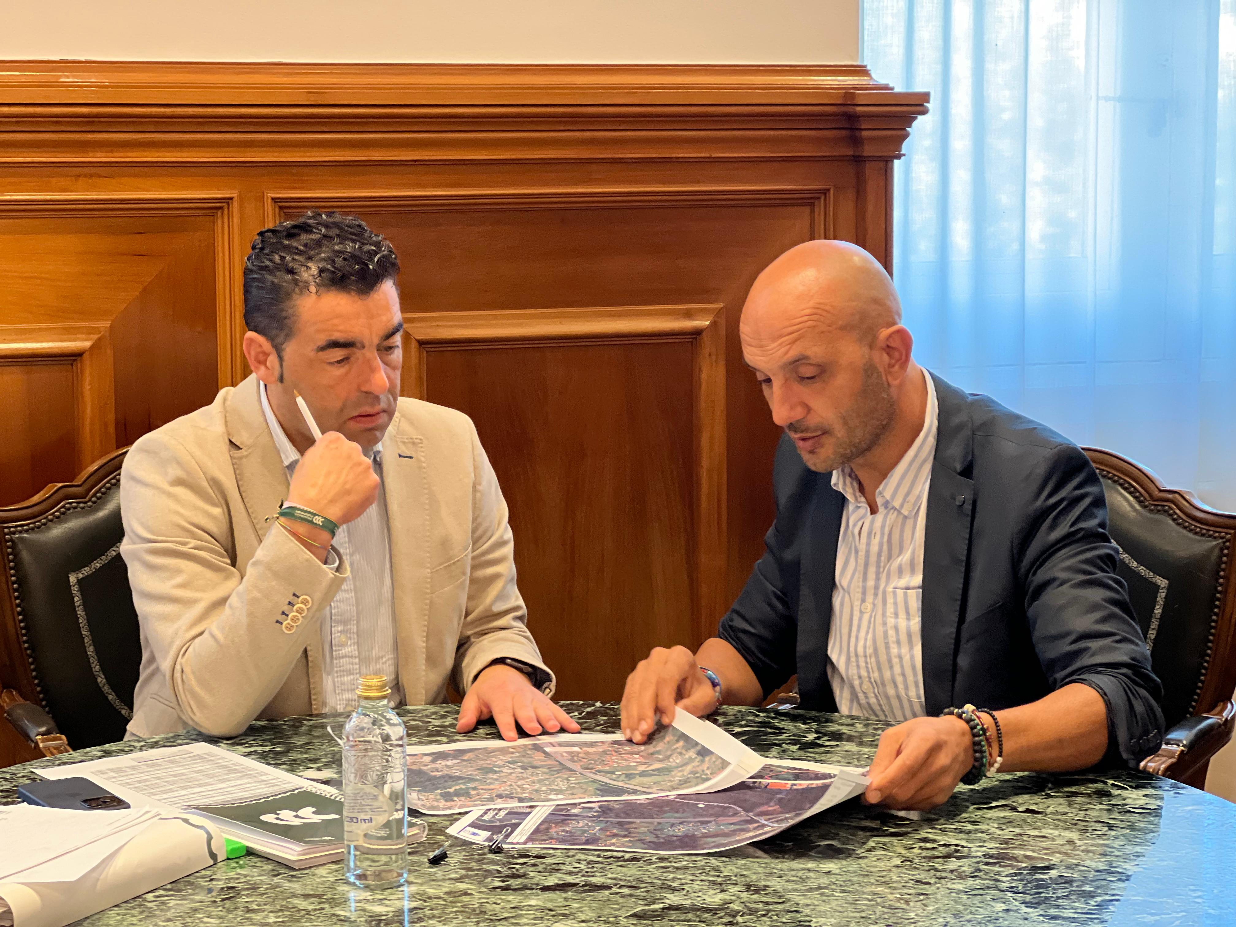 Lorenzo con el presidente de la Diputación de Pontevedra, Luís López.