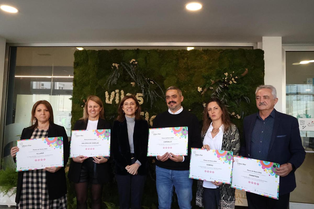 Los concellos galardonados en Vilas en Flor reciben sus Flores de Honra por sus proyectos de embellecimiento, biodiversidad y cuidado del entorno.