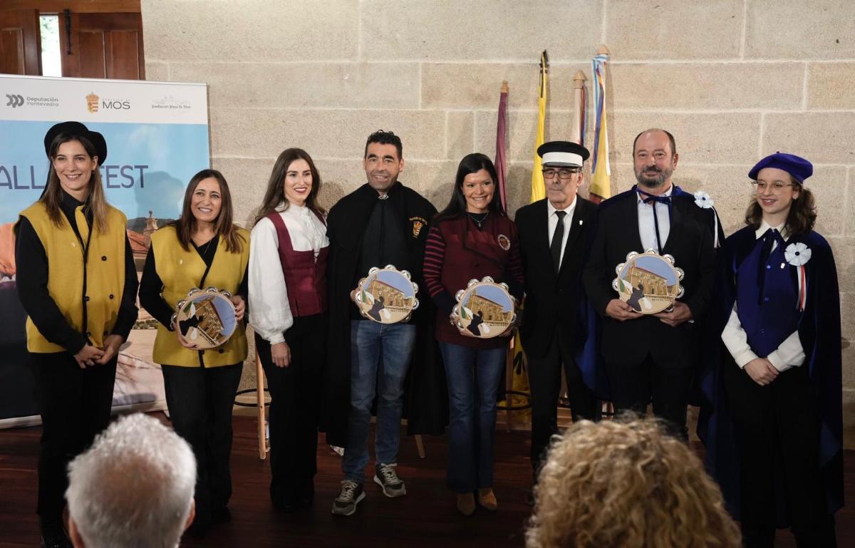 La alcaldesa de Mos, Nidia Arévalo, junto al director de Turismo de Galicia, Xosé Merelles, durante la presentación del Rondallas Fest, un evento que reivindica la tradición musical y refuerza la oferta cultural del municipio.