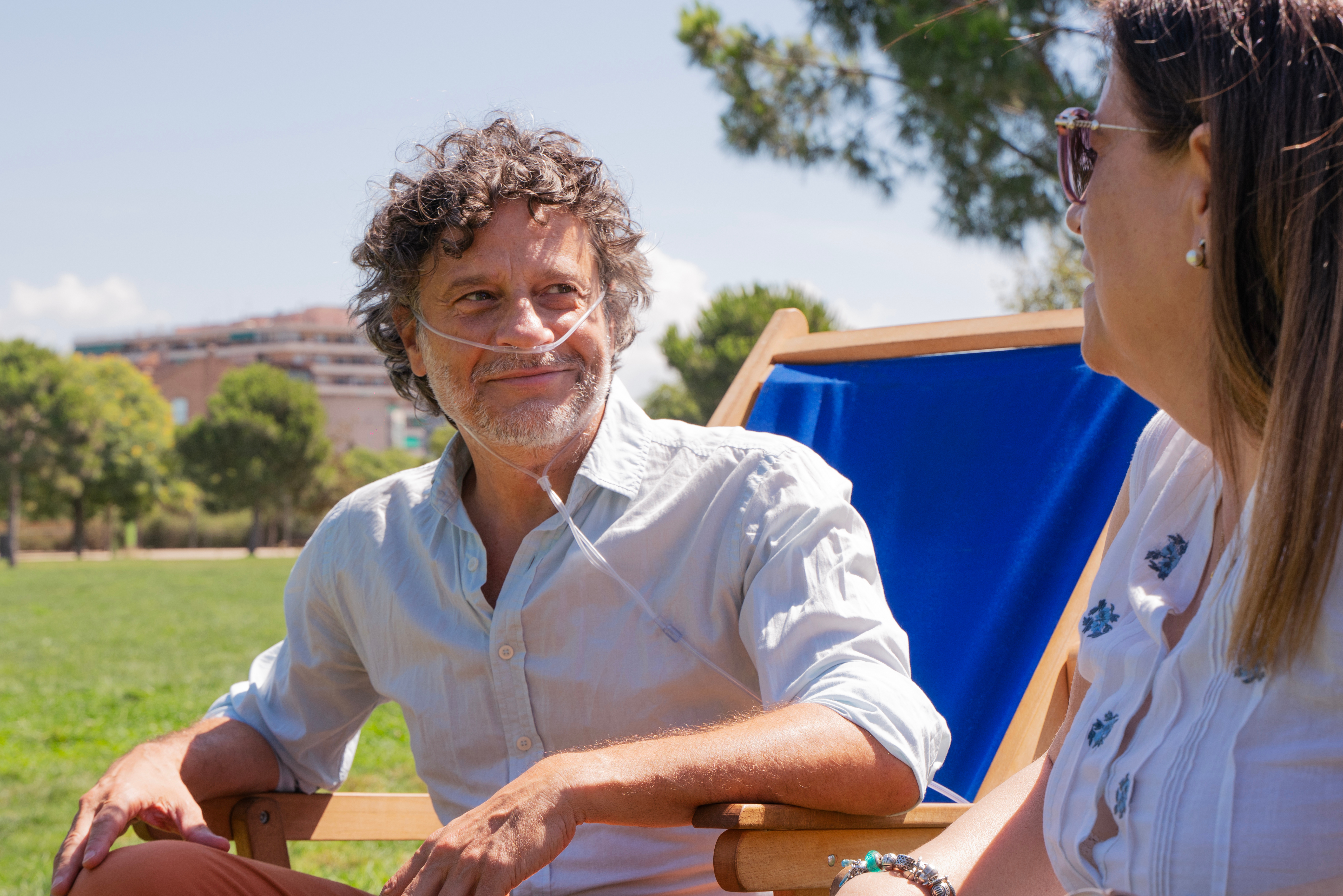 La oxigenoterapia mejora la capacidad respiratoria y la calidad de vida en pacientes con EPOC en fases moderadas y avanzadas.