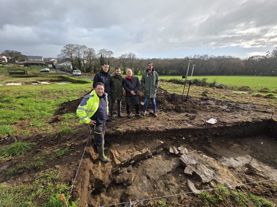 Membros do INCIPIT-CSIC e da Dirección Xeral do Patrimonio Cultural visitan a zona para contrastar os resultados das prospeccións previas.