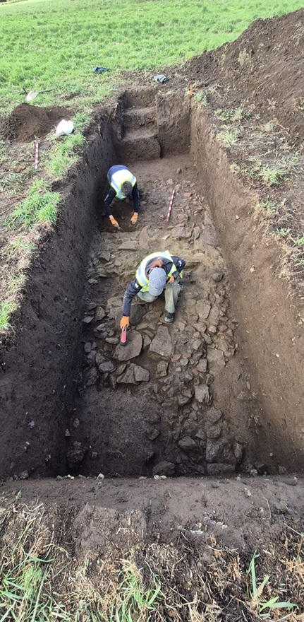 Detalle dunha das sondaxes onde apareceron estructuras romanas de entre 1.800 e 1.900 anos de antigüidade.