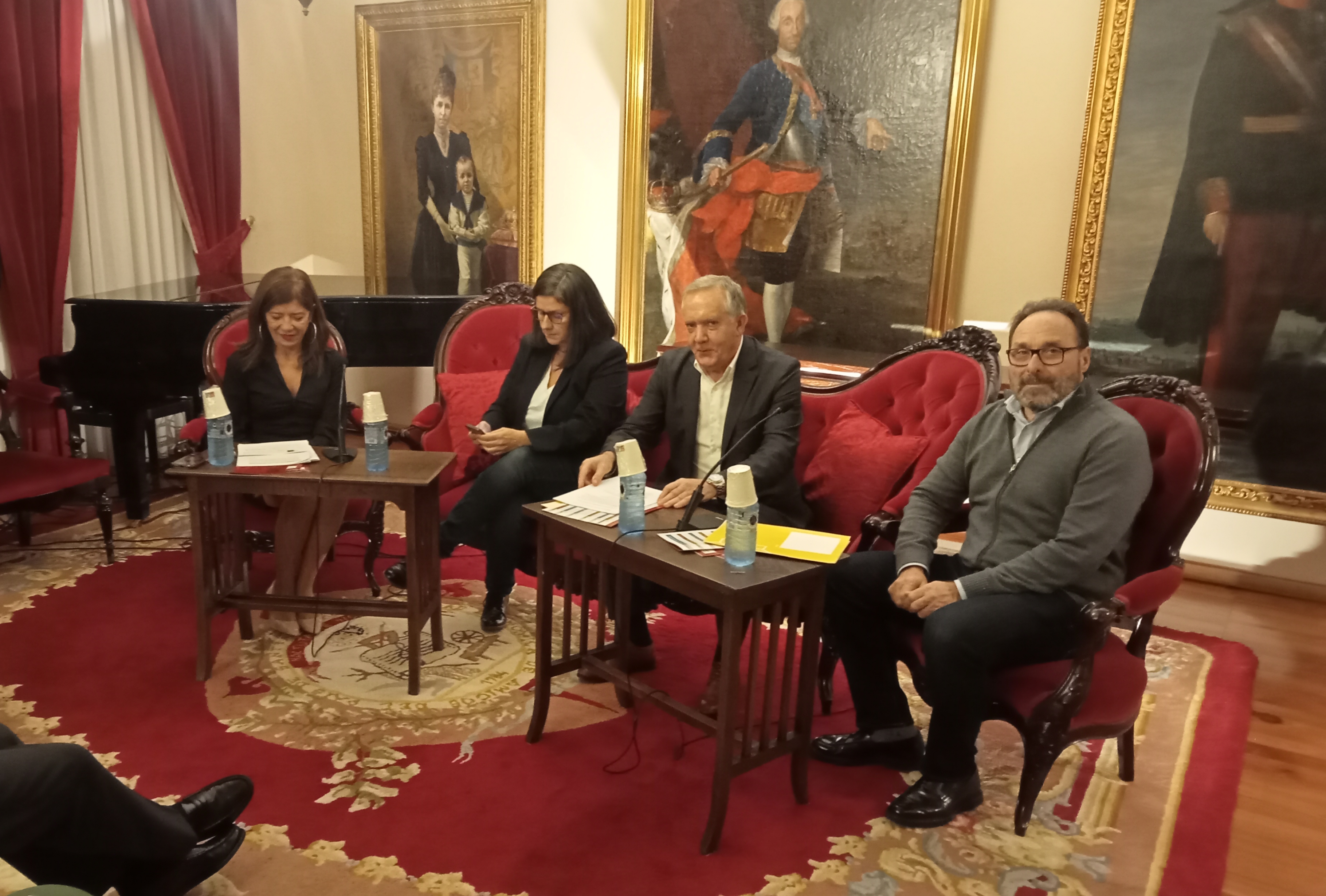 FOTO MESA DEBATE TEJIDO EMPRESARIAL DE SANTIAGO