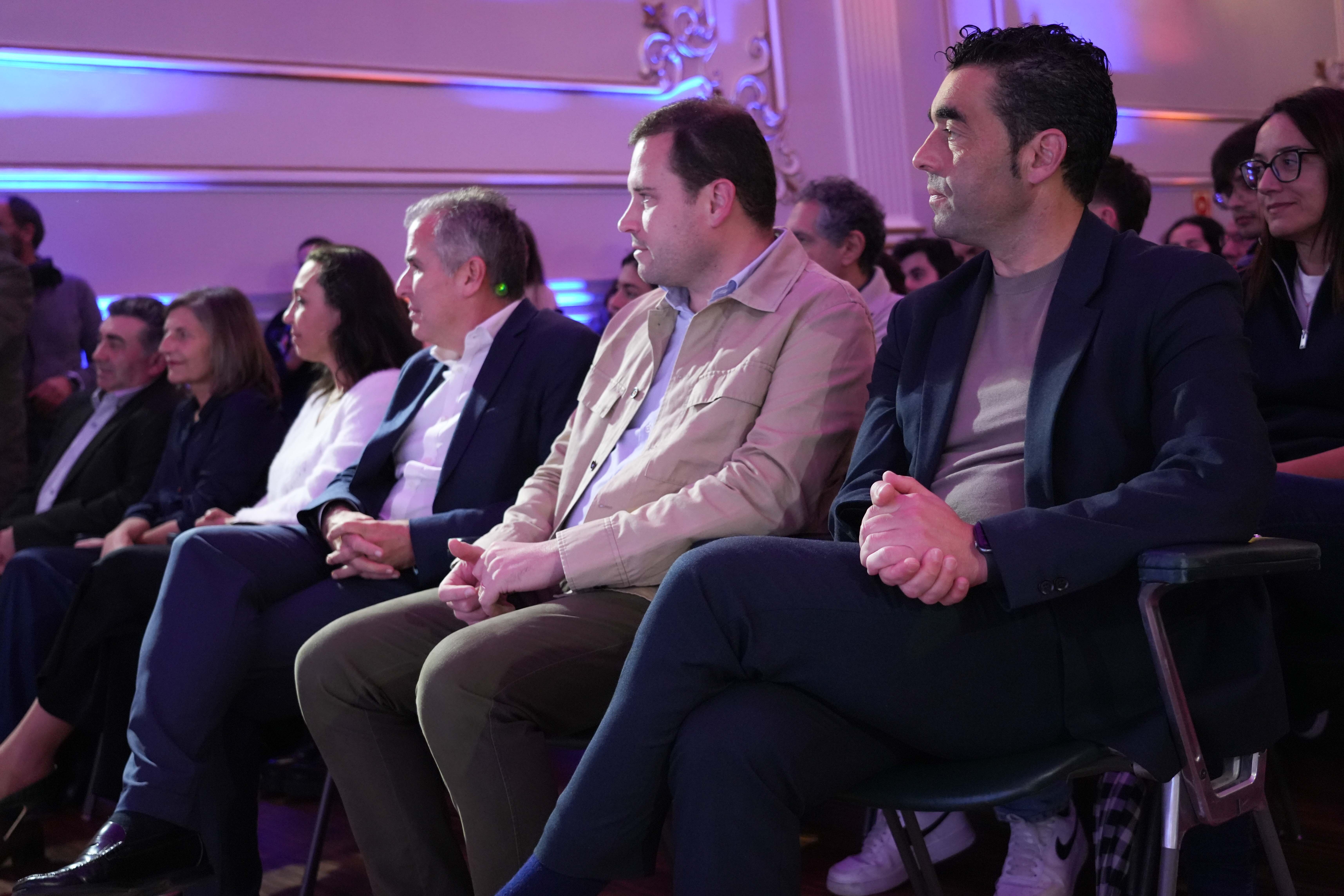 Asistentes á novena edición dos Premios Provinciais á Xuventude, nunha xornada que reuniu representación institucional e público mozo de toda a provincia.