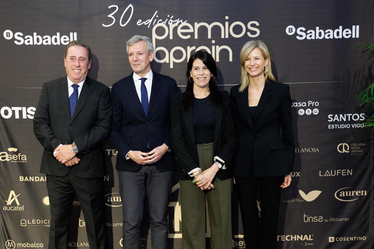 El titular del Ejecutivo autonómico participó en la XXX edición de los premios de la Asociación de Promotores Inmobiliarios de la provincia de Pontevedra (Aproin).