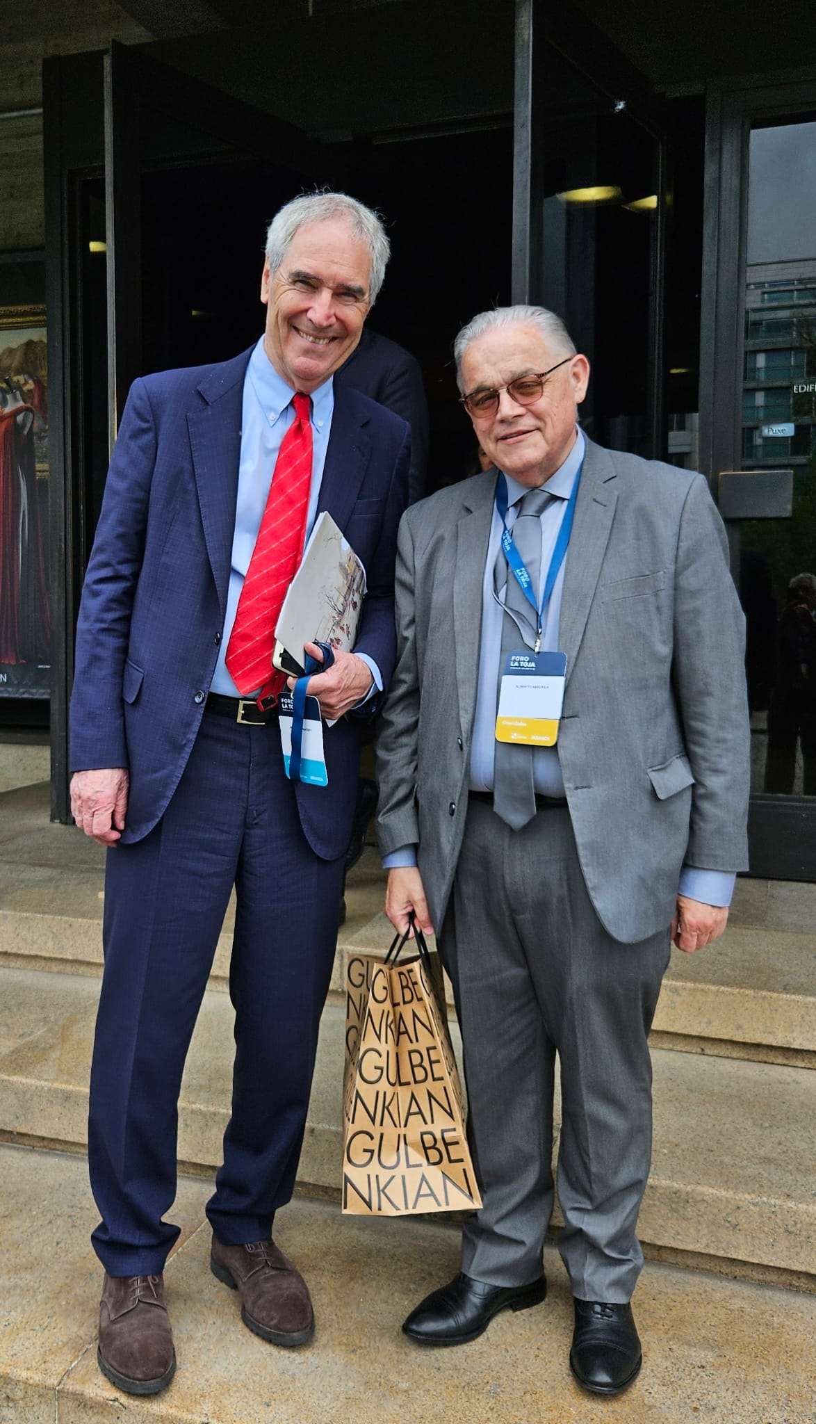 Michael Grant Ignatieff (Toronto, Canadá, 12 de mayo de 1947), CPRC (Consejo Privado del Rey para Canadá) es un escritor, académico y expolítico canadiense. Fue el líder del Partido Liberal de Canadá y de la Oposición Oficial desde 2008 hasta 2011. Conocido por su obra como historiador, Ignatieff ha ocupado puestos académicos en la Universidad de Cambridge, la Universidad de Oxford, la Universidad Harvard y la Universidad de Toronto.