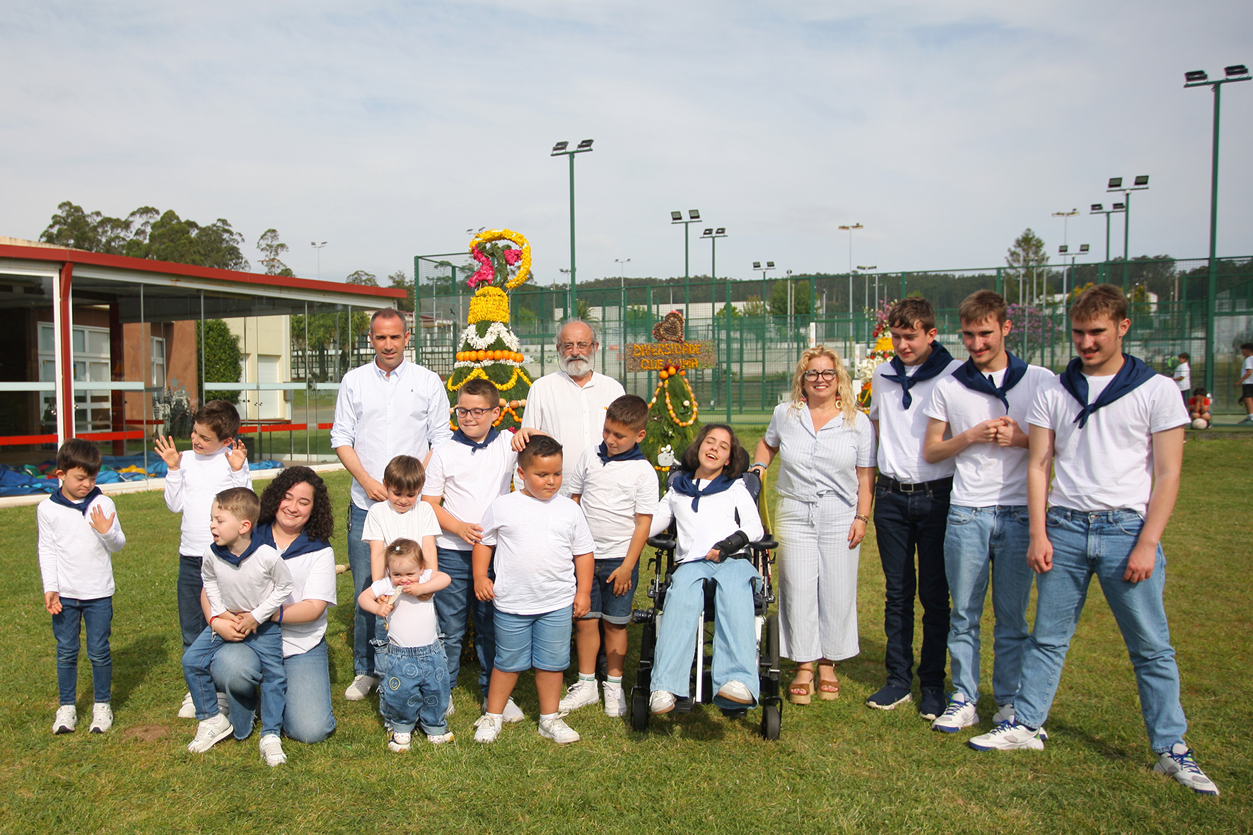 El Colegio Abrente de Portonovo, segundo clasificado, durante la celebración de los Maios en Sanxenxo.