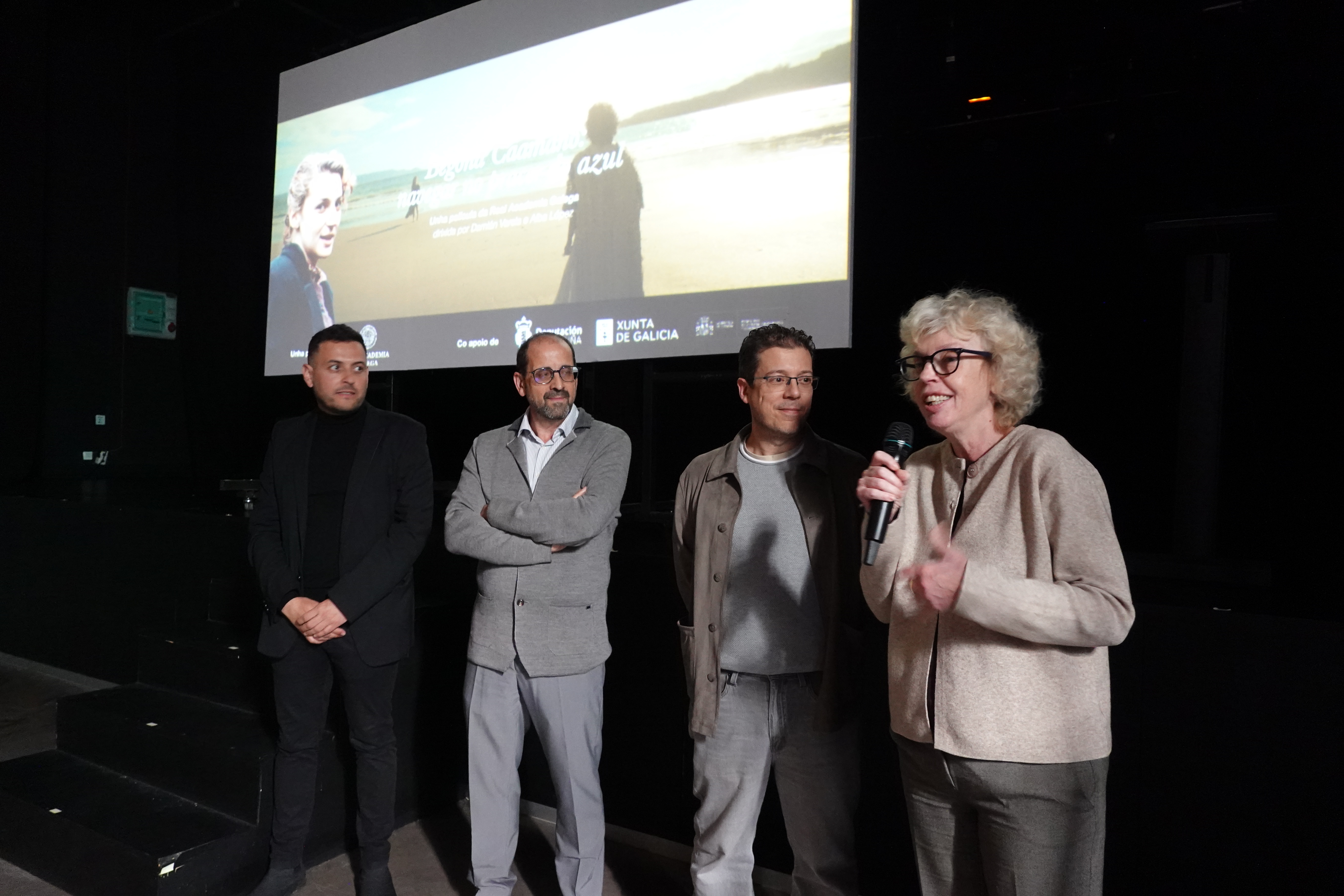 Intervención dunha das participantes na presentación pública do documental sobre Begoña Caamaño na Escola Superior de Arte Dramática de Galicia.