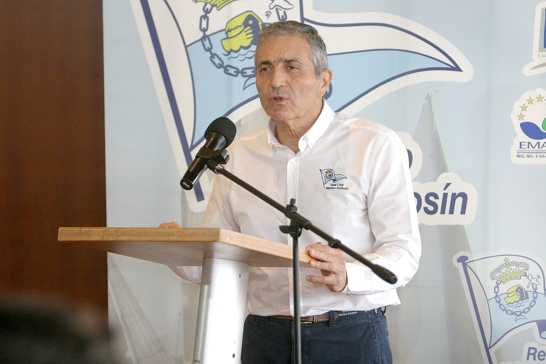 El presidente del Real Club Náutico de Portosín, José Codesido López, durante su intervención en la presentación de la nueva Junta Directiva y de los proyectos para la nueva etapa de la entidad.