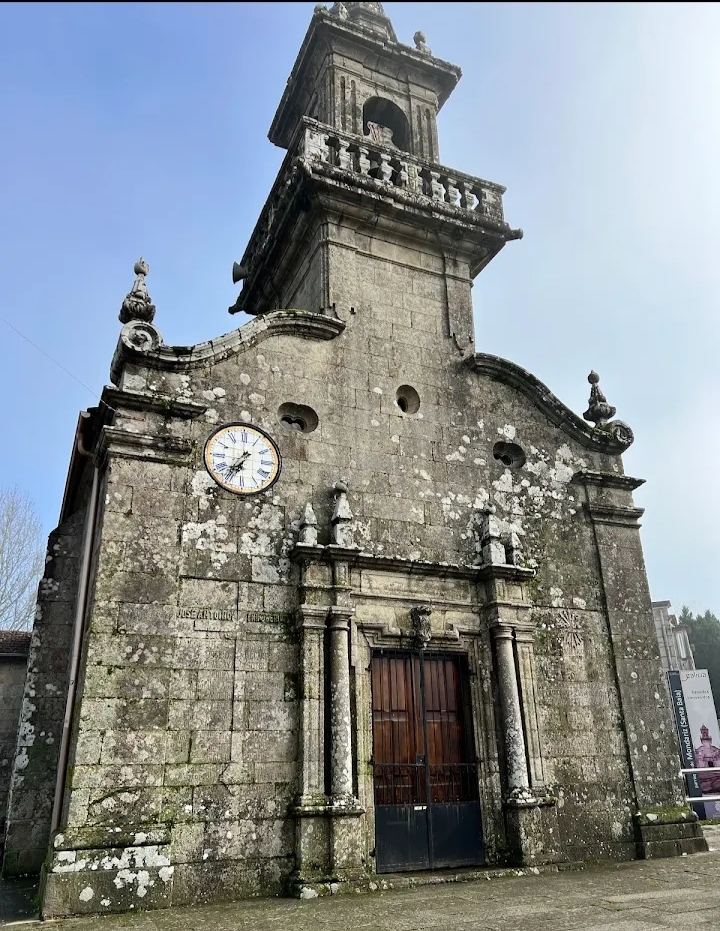 Fachada da igrexa parroquial 