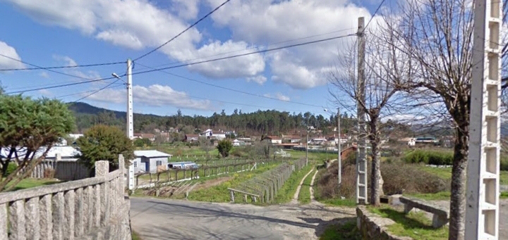 Vista da parroquia de Arnoso, en Ponteareas, un territorio de poboamento disperso marcado pola paisaxe rural e a proximidade da N-120.