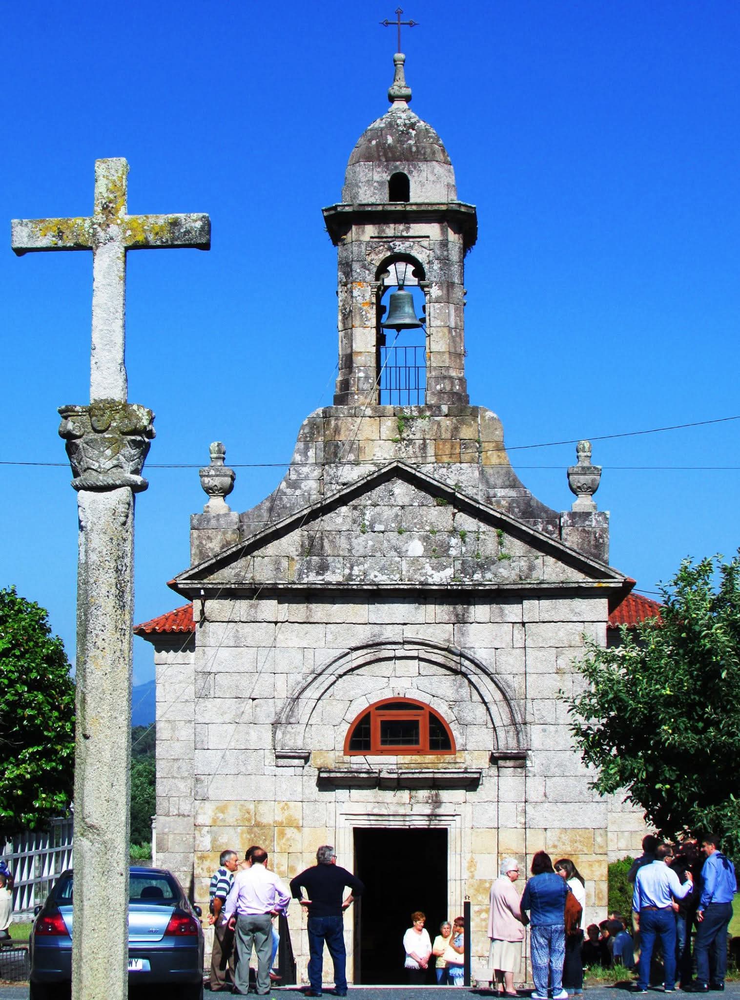 Igrexa parroquial de San Lourenzo de Arnoso, un dos principais referentes patrimoniais e relixiosos da parroquia ponteareá.