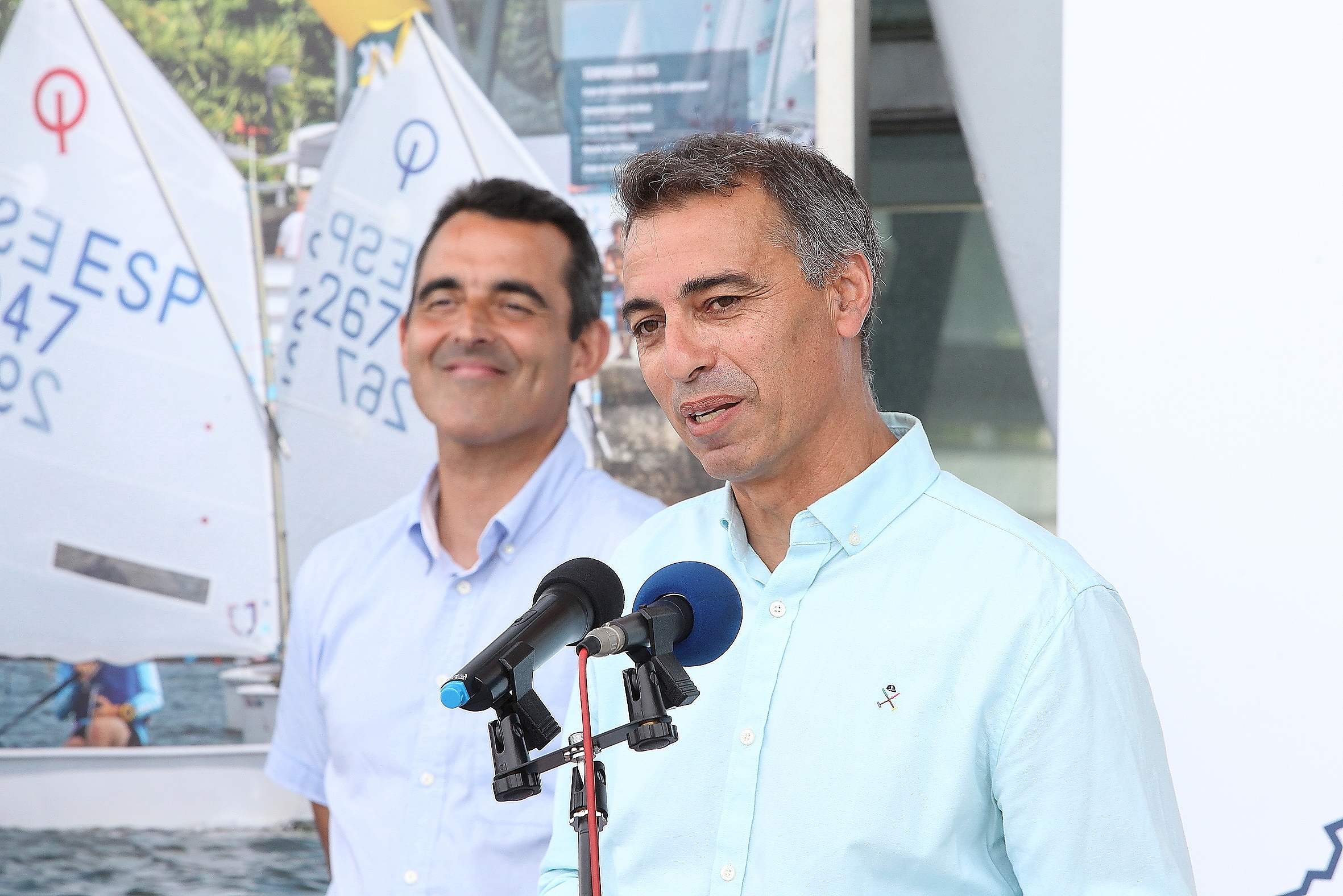 O concelleiro de Deportes de Vilagarcía de Arousa, Carlos Coira, destacou durante a presentación a importancia dunha cita que converterá a ría de Arousa no principal escenario da vela galega durante toda a fin de semana.