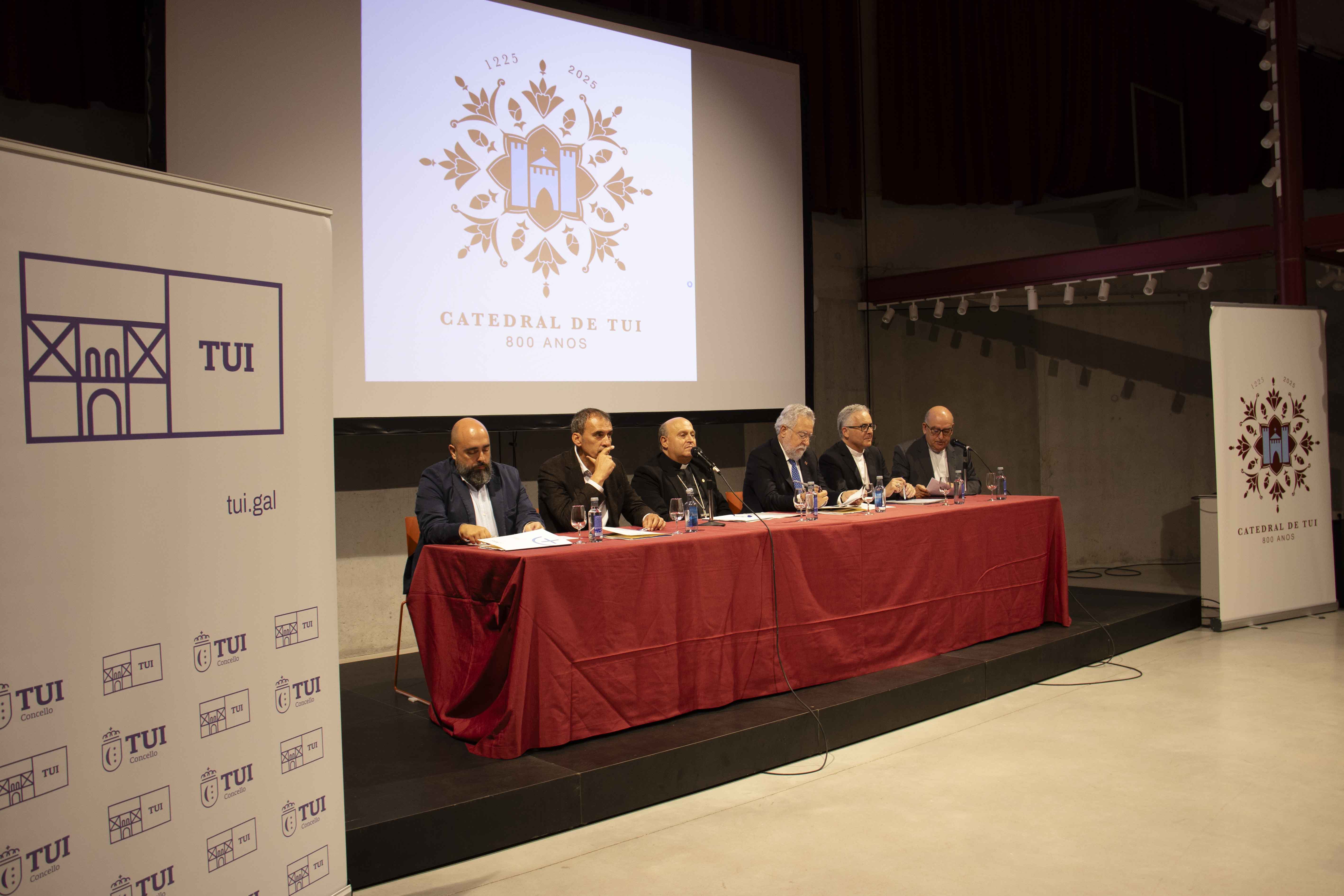 Acto institucional en Tui 