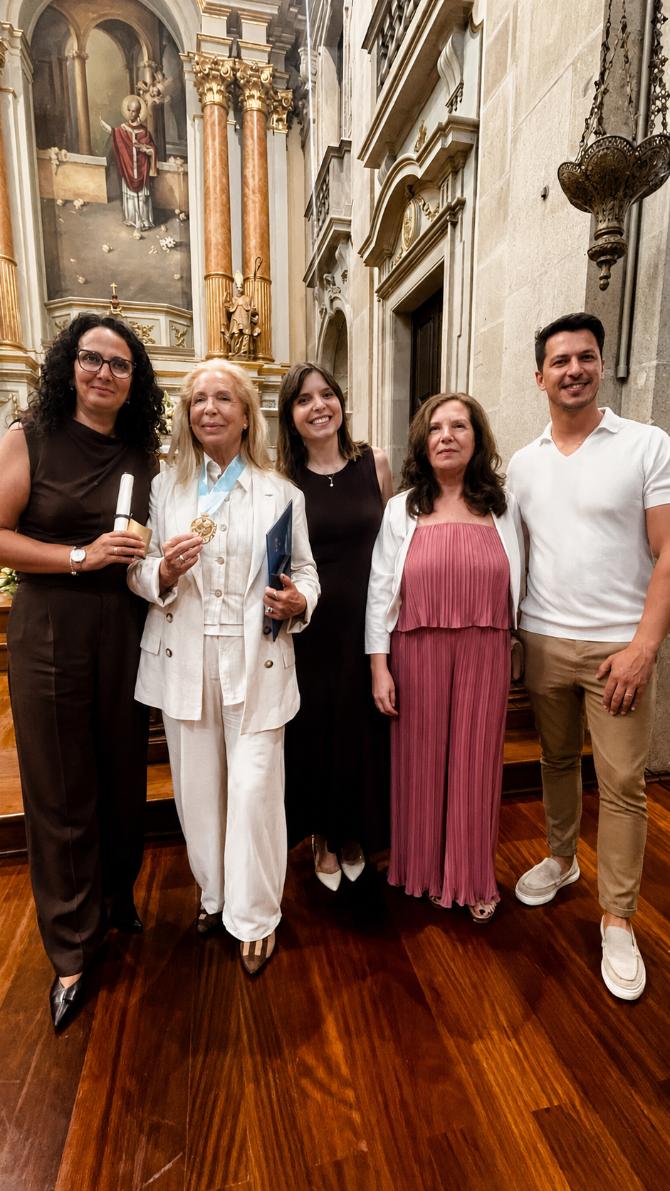 Touza con trabajadores de la Santa Casa de la Misericordia en el Palacio del Raio.
