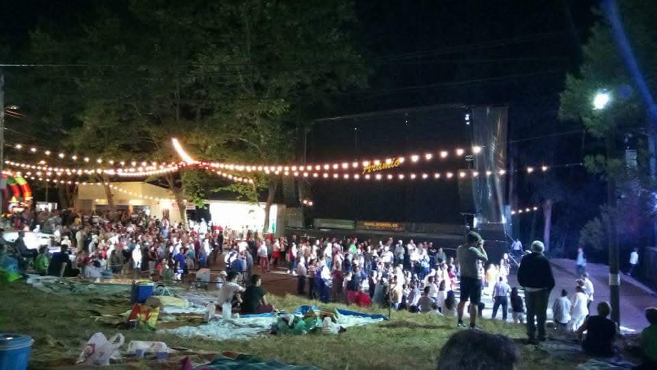 A música e a participación veciñal enchen de ambiente as tradicionais festas da parroquia de Oliveira.