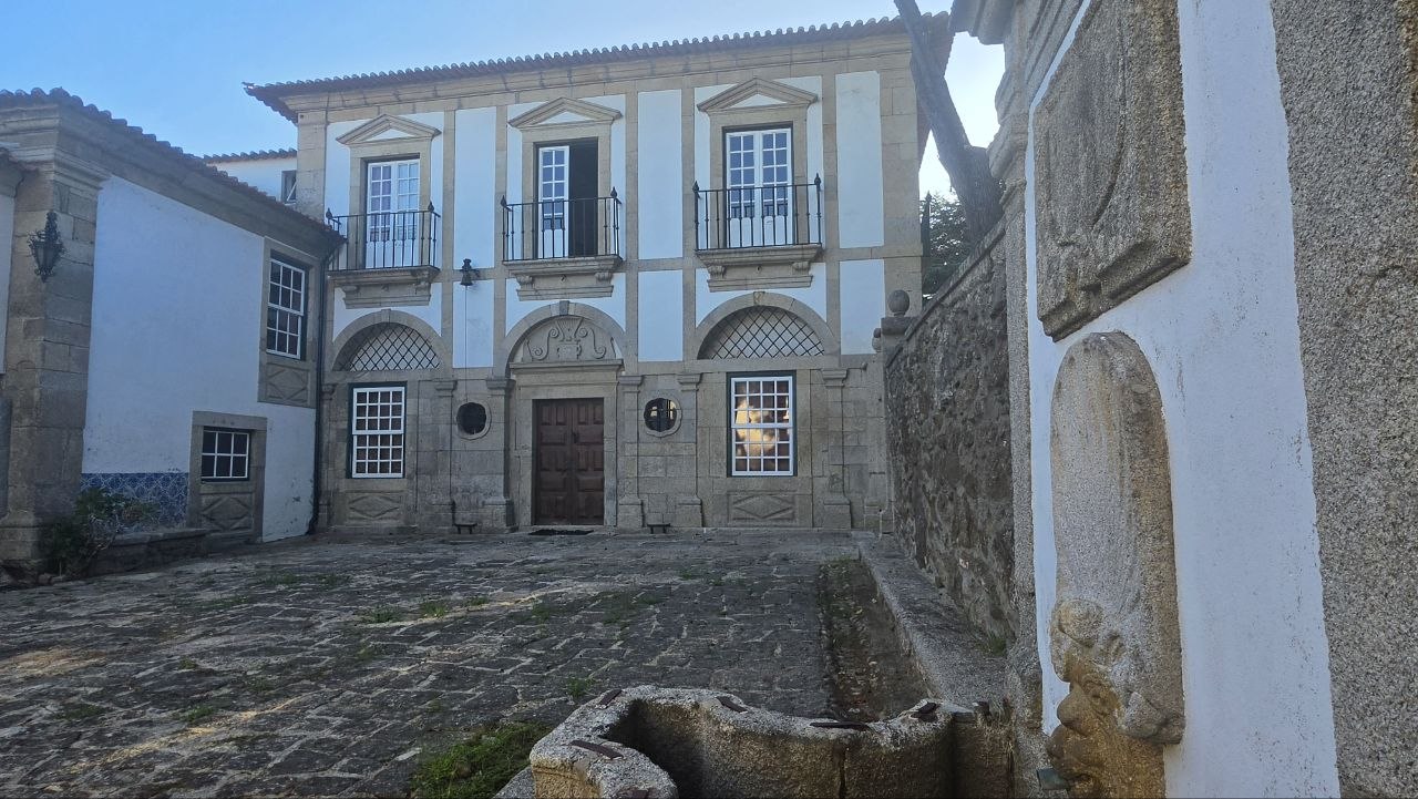 La casa conserva las huellas de la profunda transformación impulsada por Richard Thompson durante el siglo XVIII.