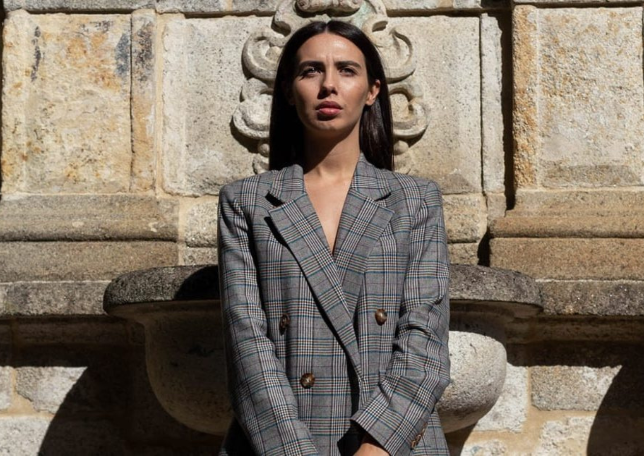 La diseñadora arcuense Eliana Barros, creadora de «Lugar à Mesa» y fundadora de la marca de lujo sostenible Ownever. JORNAL DO MINHO.