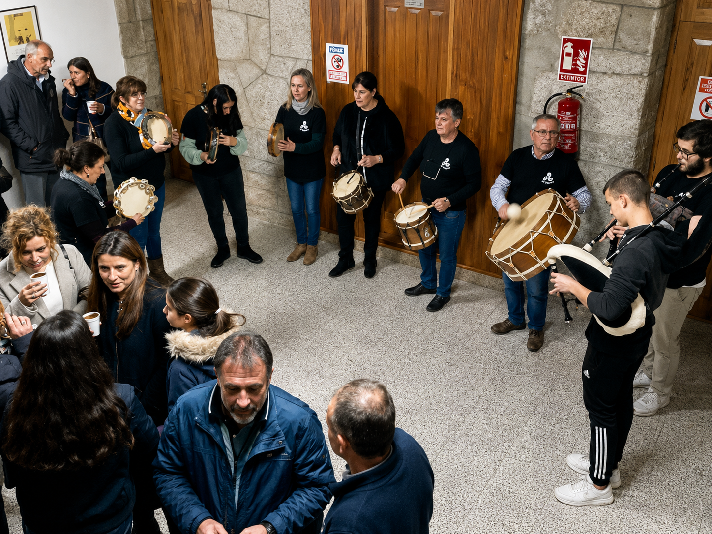Música tradicional e participación veciñal na Casa Cultural, un espazo de encontro no que as celebracións continúan reforzando os vínculos comunitarios de Cristiñade.